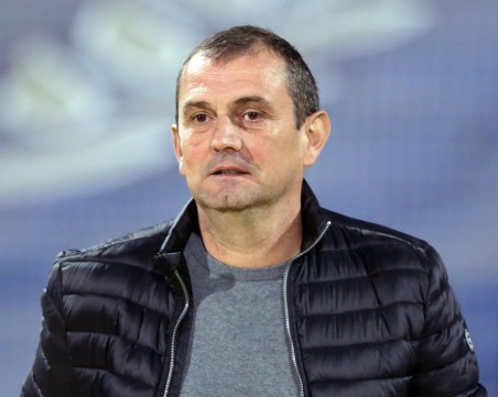 Славия се раздели със старши треньора си