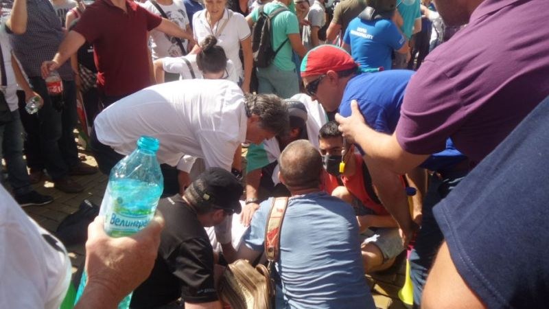 16 души са в болница след сблъсъците в София