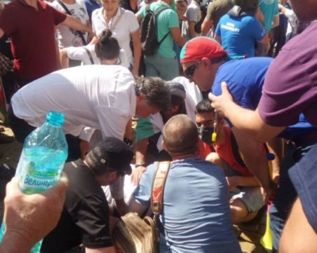 16 души са в болница след сблъсъците в София