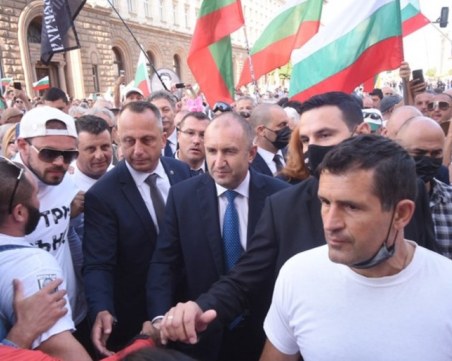 Братът на главния прокурор пази президента Румен Радев