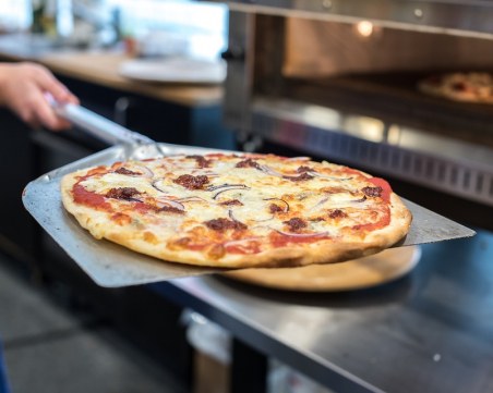 Пловдивска пицария е запечатана от НАП заради по-ниско облагане на храни с ДДС