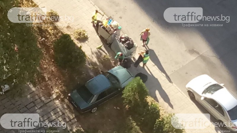 Пловдивски тротоар се превърна в паркинг, а казаните за смет - параван за нарушението