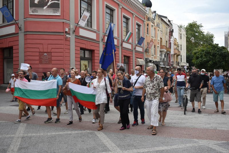 Съдът разреши шествие на празника на Съединението по време на тържествата