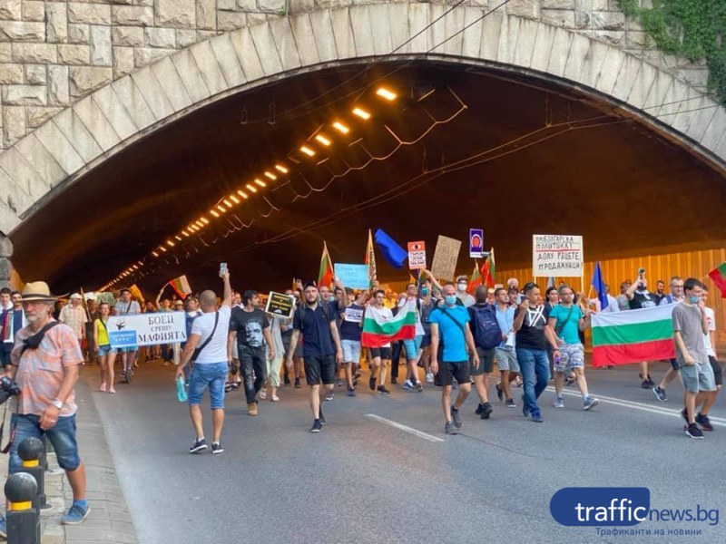 Шествие блокира движението в Пловдив, затварят ключови булаварди