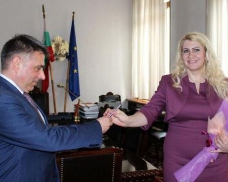 Десислава Ахладова прие държавния печат