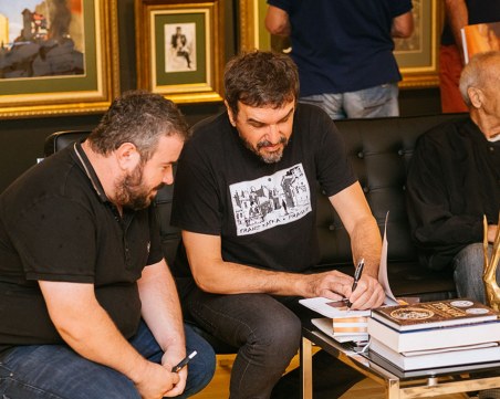 Илиян Савков с изложба в Aeterna: Когато рисувам абстрактни картини, съм Джанго без окови