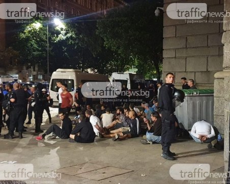 СДВР:Мирният протест бе опорочен, задържани са над 60 души
