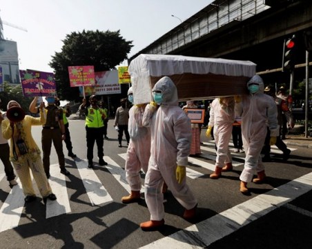 Без маска в Индонезия - глоба или минута в ковчег