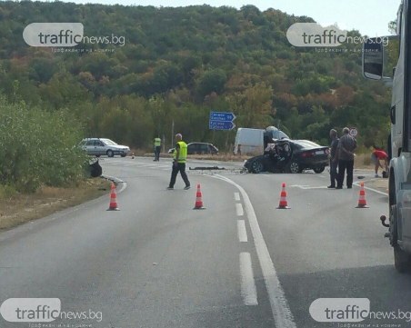 Колите ковчези край Карлово - смазани! Един човек бере душа СНИМКИ