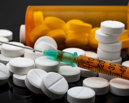 Жена се опита да изхвърли метадон от кола в Асеновград, арестуваха трима