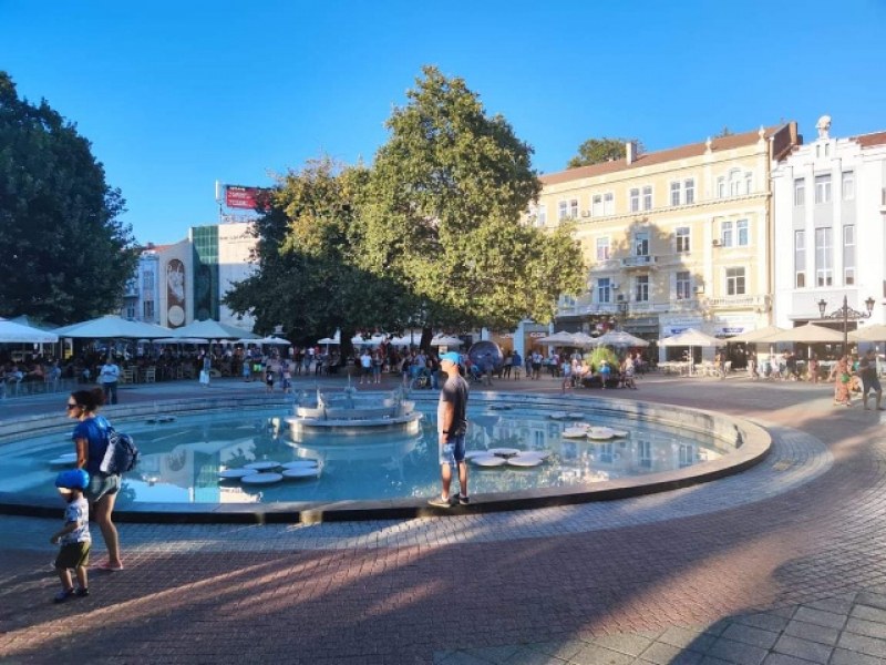 Предпразнично настроение завладя Пловдив
