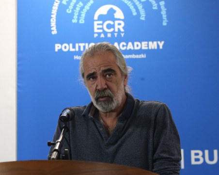 Андрей Слабаков: Фалшивите новини са тероризъм