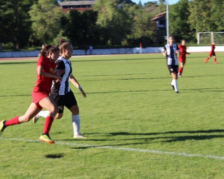 Женският Локомотив стартира с победа