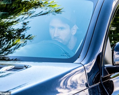 Меси се появи пръв на тренировката на Барса