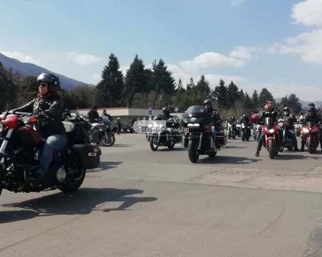 Рев на мотори оглася Пловдив! Изпращат сезона с нощно каране