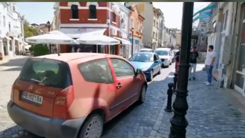 Пловдивчанин блокира Капана! Влезе в насрещното, паркира и изчезна