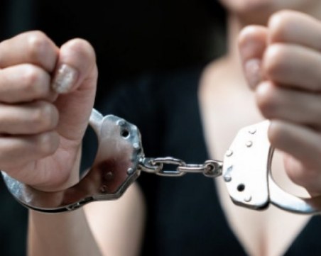 Арестуваха актриса по подозрения, че е убила мъжа си