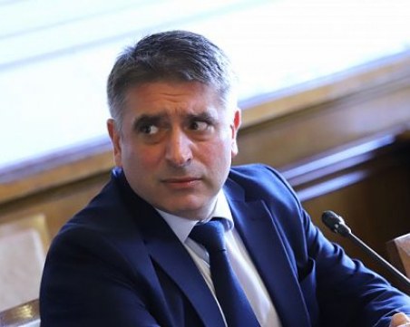 Депутатите решиха: Данаил Кирилов няма да бъде депутат