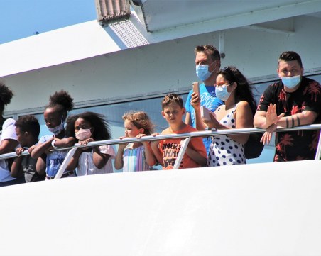 Гърците се разбунтуваха заради задължителното носене на маски в училище