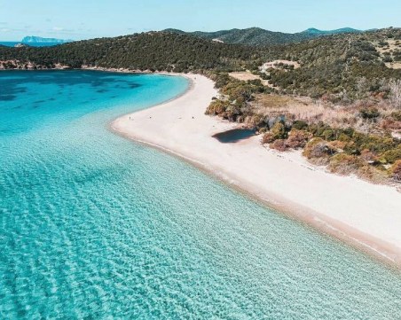 Глобиха с 1000 евро турист, взел пясък от италианския остров Сардиния