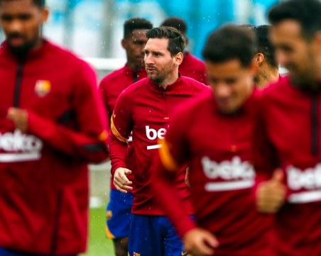 Меси вече тренира с Барселона