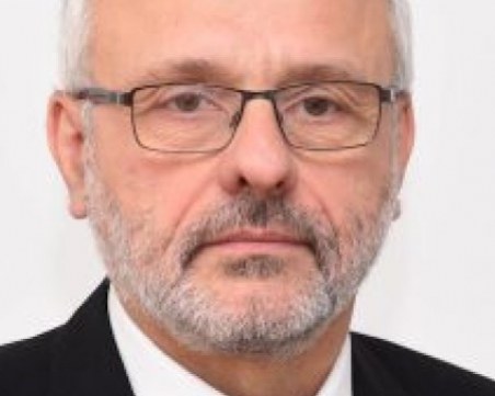 Отново рокада! Здравният министър освободи шефа на 