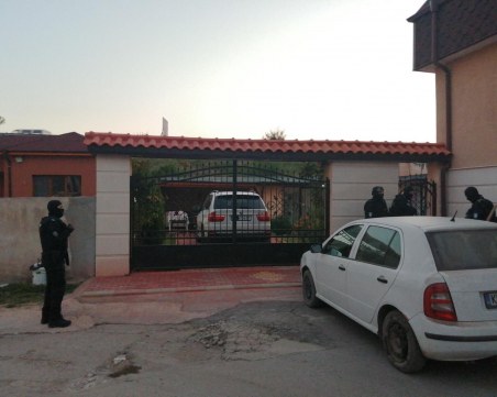 Погнаха два ромски клана в Кюстендил, шестима са арестуваните