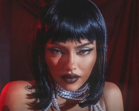 В мразовита пловдивска вечер Дара създаде провокативен проект, пусна го за ЧРД