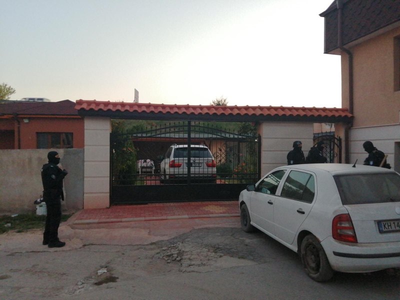Погнаха два ромски клана в Кюстендил, шестима са арестуваните