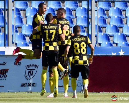 Ботев търси втора победа през сезона днес