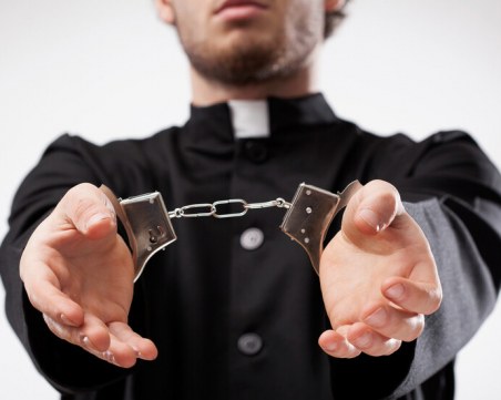 Италиански свещеник посегнал на българско момиче - арестуваха го