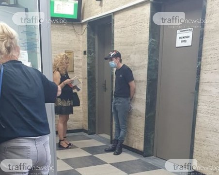 Пробация за бияч на полицаи в Пловдив, осъдиха го за минути