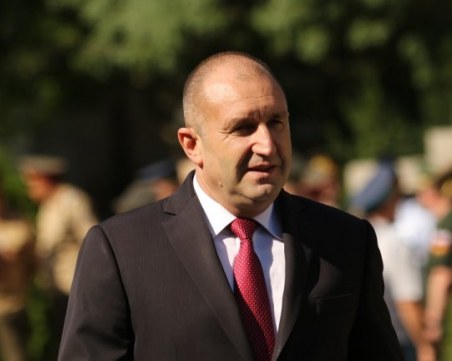 Радев призова протестиращите да не се поддават на провокации