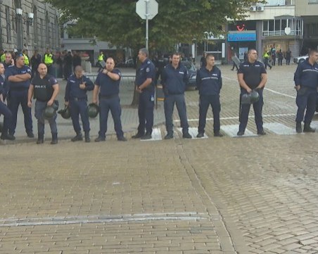 Три протеста в София! БСП остават на площада, ГЕРБ: трябва да се обединим