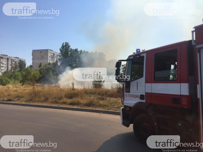 Пожар лумна в Кючука, два екипа на пожарната са на място