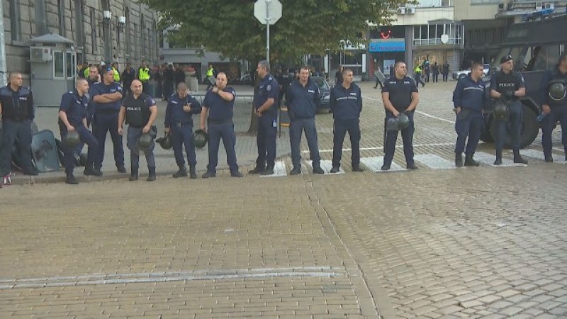 Три протеста в София! БСП остават на площада, ГЕРБ: трябва да се обединим