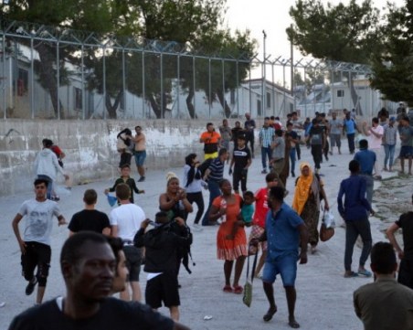 България предложи на Гърция да приеме 20 деца без родители от лагера в Лесбос