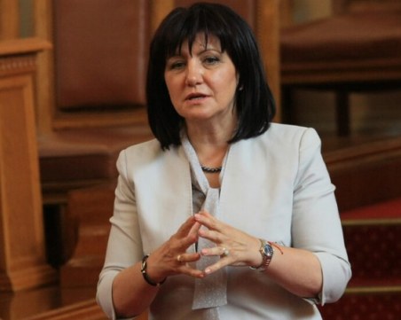 Караянчева: Ние сме спечелили избори, проведени от служебното правителство на президента Радев