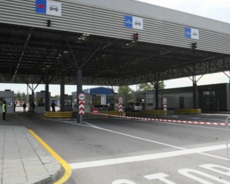 Километрична опашка на границата с Турция