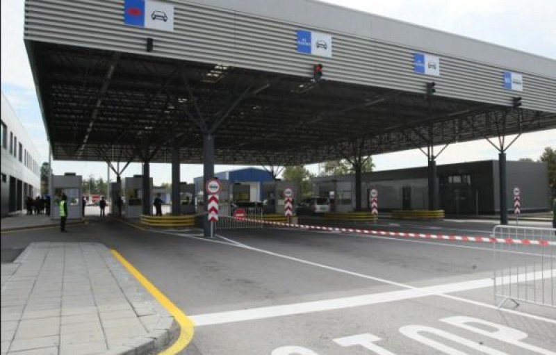 Километрична опашка на границата с Турция