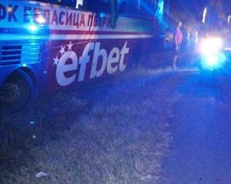 Автобус със спортисти катастрофира на АМ Тракия, шофьорът почина