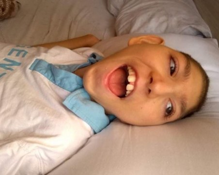 Борба за живот: 16-годишно момче се нуждае от 90 000 евро за спешно лечение