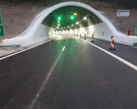 Ремонтира в полунощ АМ Хемус, спират движението