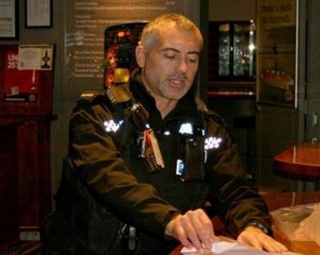 Българин е запалил полицай в Англия!