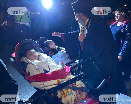 Майка на две деца се моли за чудо на Кръстова гора