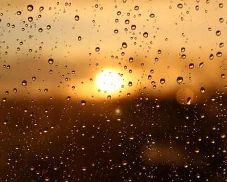 Времето през новата седмица: Валежи на места, температурите започват да се понижават леко