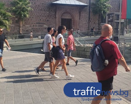 Пиронкова на разходка на Главната и на джогинг в парк 