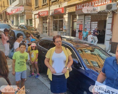 Протест в Пловдив: Родители се заканиха, че няма да пуснат децата си на училище с маски
