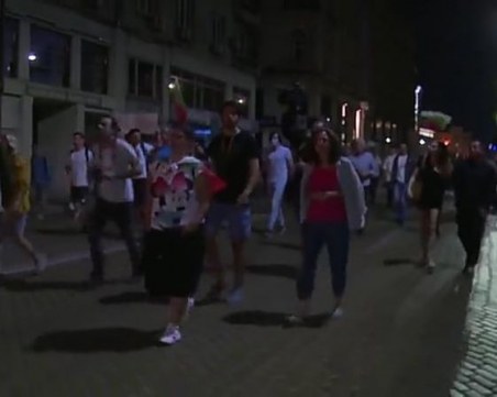Протестиращите тръгнаха на шествие към Орлов мост