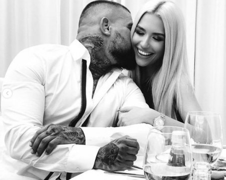 Тита публикува официална снимка с новото си гадже